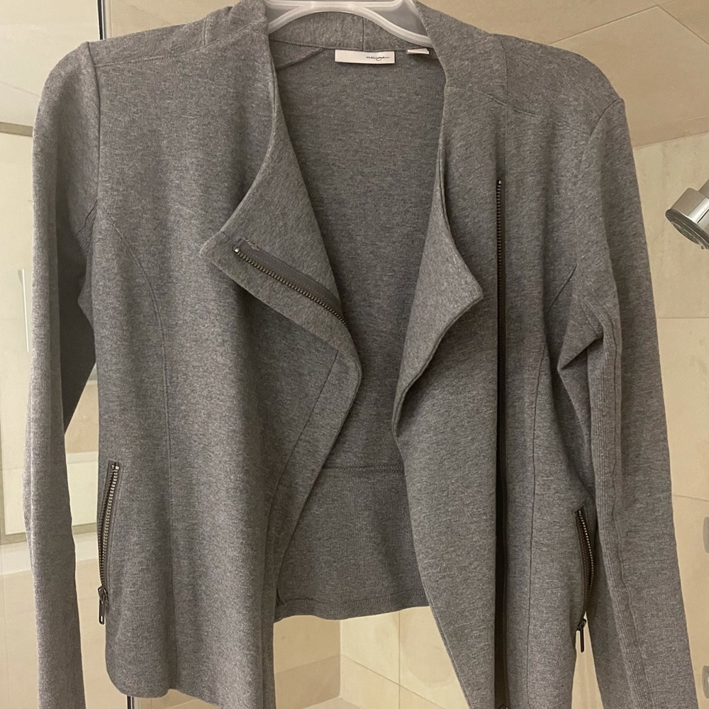 Cotton gray jacket with zipper and pockets